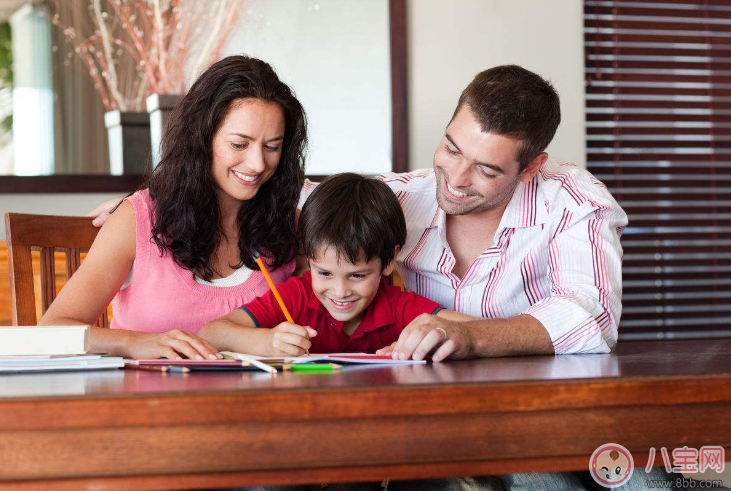 陪孩子寫作業(yè)說說快崩潰了的說說 陪孩子寫作業(yè)抓狂的心情短語 陪孩子寫作業(yè)說說快崩潰了的說說 陪孩子寫作業(yè)抓狂的心情短語