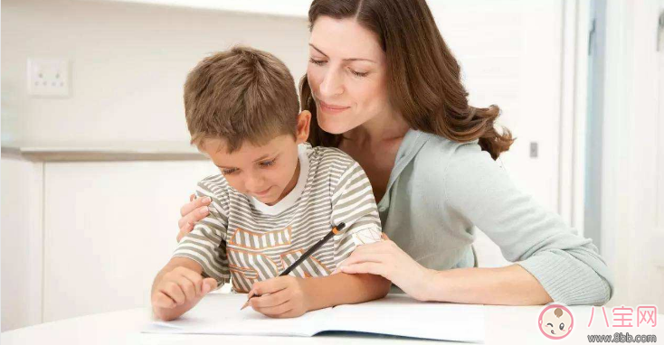 陪孩子寫作業(yè)說說快崩潰了的說說 陪孩子寫作業(yè)抓狂的心情短語 陪孩子寫作業(yè)說說快崩潰了的說說 陪孩子寫作業(yè)抓狂的心情短語