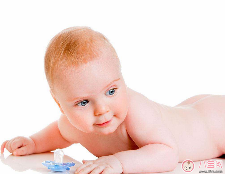三個月的寶寶有哪些表現 三個月寶寶會什么本領