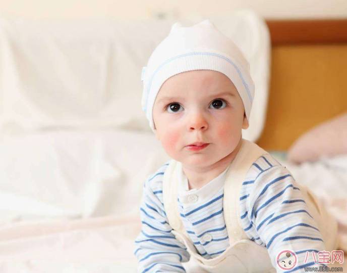 三個月的寶寶有哪些表現 三個月寶寶會什么本領