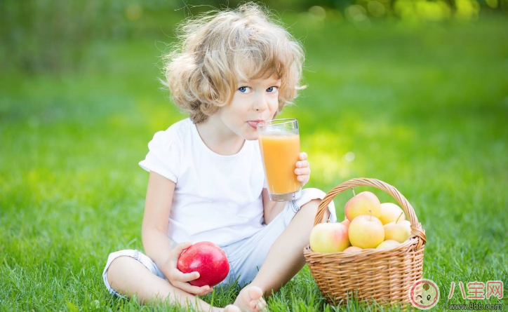 春天怎么給寶寶穿衣服不會生病 春天給寶寶穿幾件衣服
