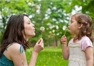 春天怎么給寶寶穿衣服不會生病 春天給寶寶穿幾件衣服