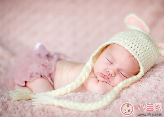 寶寶晚上哭鬧不睡覺怎么回事 寶寶晚上哭鬧不睡覺是缺鈣嗎