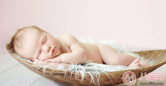 寶寶晚上哭鬧不睡覺怎么回事 寶寶晚上哭鬧不睡覺是缺鈣嗎