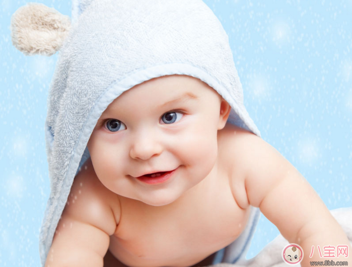 寶寶打嗝是不是吃飽了 怎樣判斷嬰兒是否吃飽