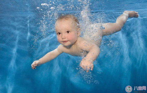 寶寶第一次游泳的心情說說 帶寶寶游戲的心情句子短語