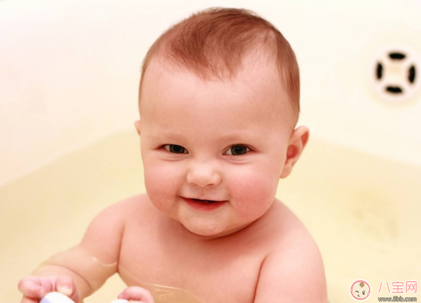 寶寶第一次游泳的心情說說 帶寶寶游戲的心情句子短語