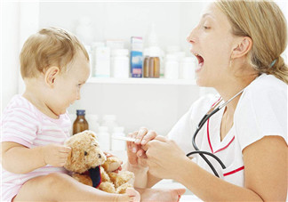 如何區分小兒扁桃體發炎是細菌性還是病毒性 孩子喉嚨痛是病毒感染還是細菌感染