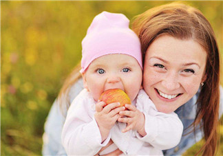 感慨初為人母的句子 生完孩子后的幸福感言