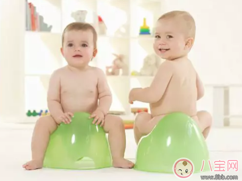 吃配方奶粉寶寶的大便正常顏色 奶粉寶寶和母乳寶寶大便有什么不同 吃配方奶粉寶寶的大便正常顏色 奶粉寶寶和母乳寶寶大便有什么不同