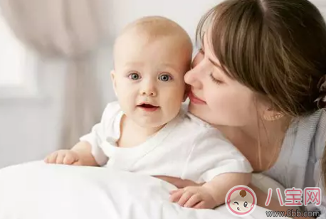吃配方奶粉寶寶的大便正常顏色 奶粉寶寶和母乳寶寶大便有什么不同 吃配方奶粉寶寶的大便正常顏色 奶粉寶寶和母乳寶寶大便有什么不同