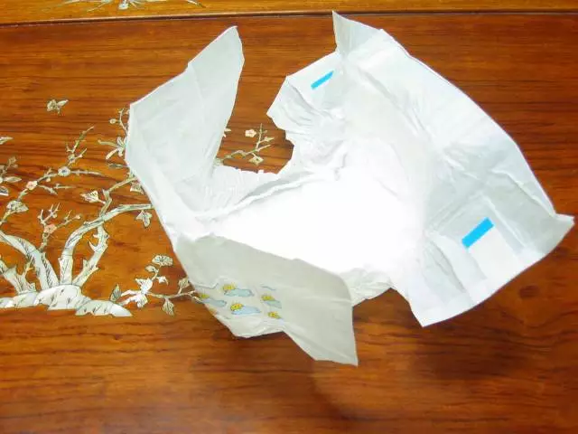 孩子穿紙尿褲漏尿是什么原因 孩子穿紙尿褲漏尿怎么辦 孩子穿紙尿褲漏尿是什么原因 孩子穿紙尿褲漏尿怎么辦