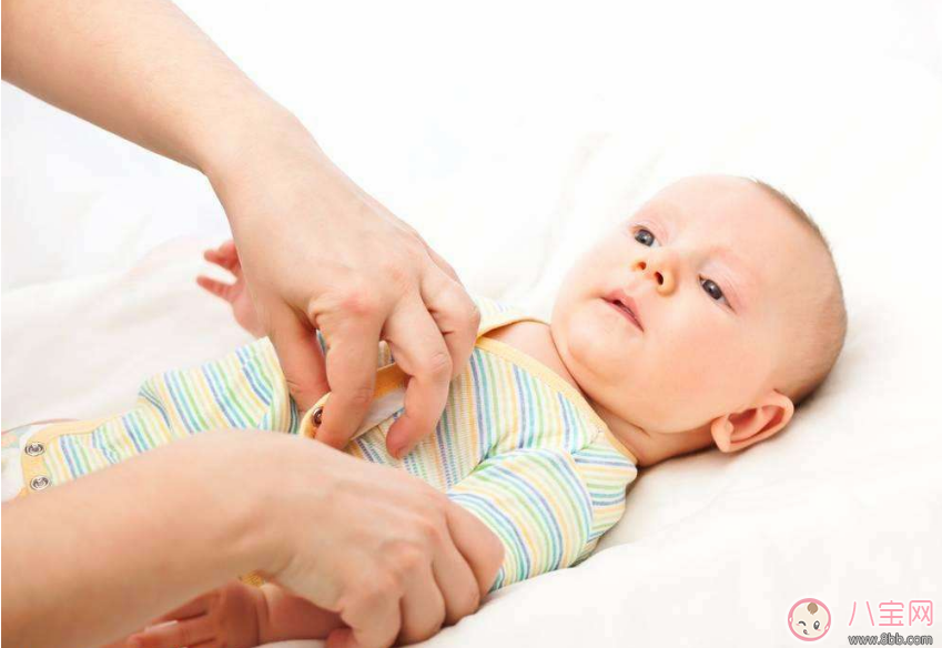 怎么照顧剛滿月的寶寶 1個月大的嬰兒如何護理 怎么照顧剛滿月的寶寶 1個月大的嬰兒如何護理