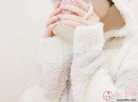 手腳冰涼吃什么食物好 女生手腳冰涼是宮寒嗎 手腳冰涼吃什么食物好 女生手腳冰涼是宮寒嗎