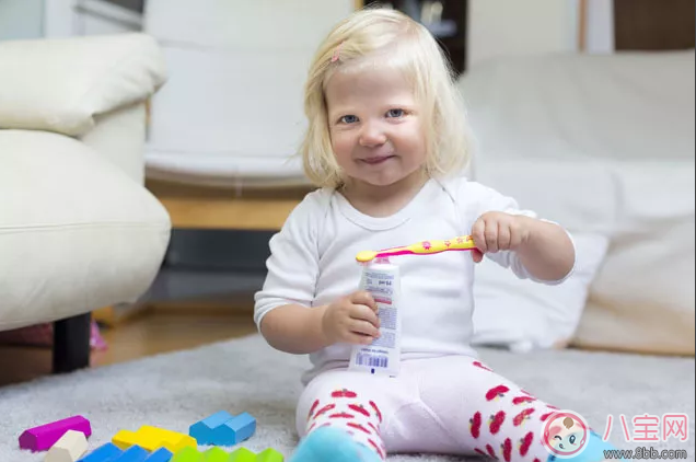 孩子喜歡咬指甲是代表什么 怎么改變孩子咬指甲的習慣