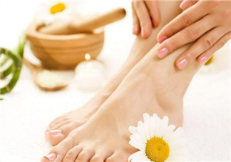 手腳冰涼吃什么食物好 女生手腳冰涼是宮寒嗎