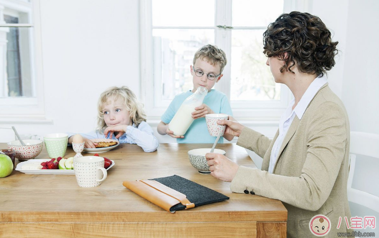 孩子突然不愛吃飯是缺鋅嗎 兩歲寶寶為什么突然不吃飯 孩子突然不愛吃飯是缺鋅嗎 兩歲寶寶為什么突然不吃飯