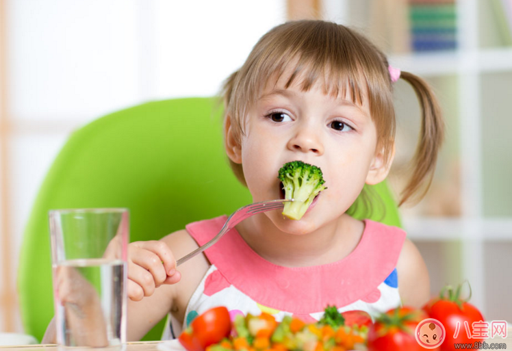 寶寶感冒了要停輔食嗎 嬰兒感冒吃什么好的快 