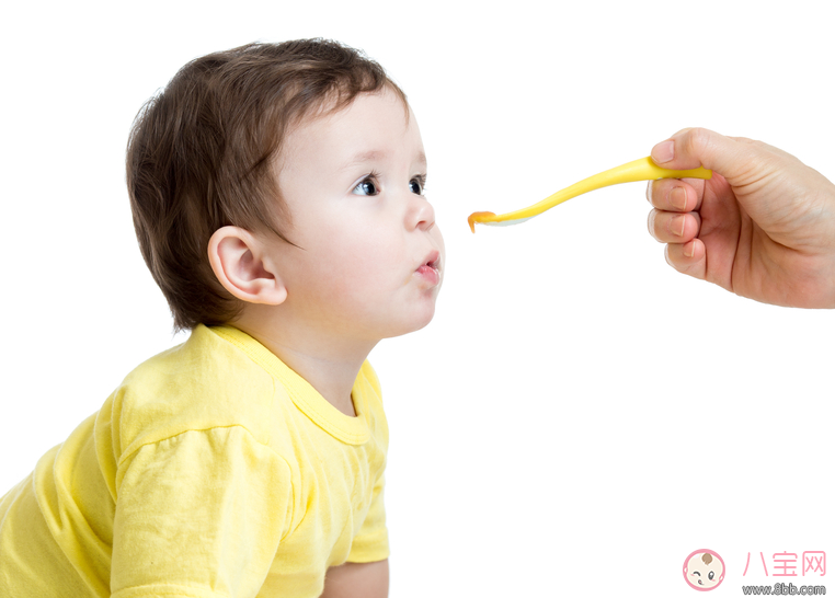 寶寶感冒了要停輔食嗎 嬰兒感冒吃什么好的快 