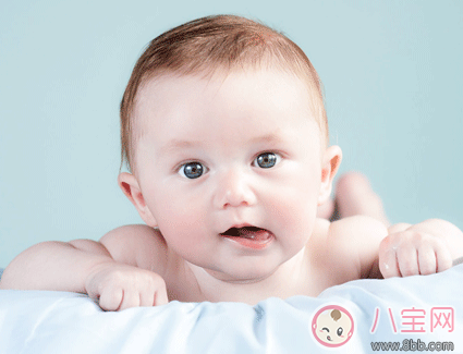 寶寶愛出汗怎么回事 寶寶吃奶愛出汗正常嗎 寶寶愛出汗怎么回事 寶寶吃奶愛出汗正常嗎