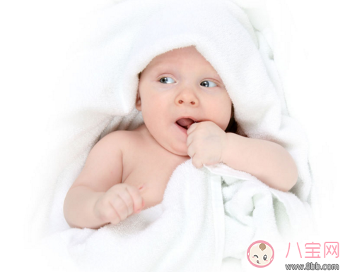 寶寶愛出汗怎么回事 寶寶吃奶愛出汗正常嗎 寶寶愛出汗怎么回事 寶寶吃奶愛出汗正常嗎