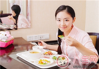 月子里的日子過(guò)得慢心情說(shuō)說(shuō)短語(yǔ) 在家坐月子難熬的感慨說(shuō)說(shuō)朋友圈