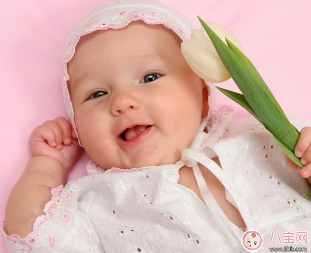 三個月寶寶豎著抱好不好 寶寶幾個月可以豎著抱