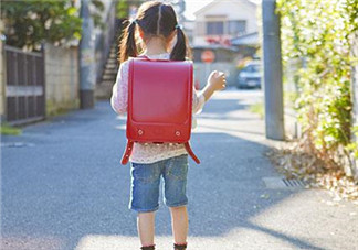 送孩子上學辛苦的心情說說 送兒子上學的感悟說說