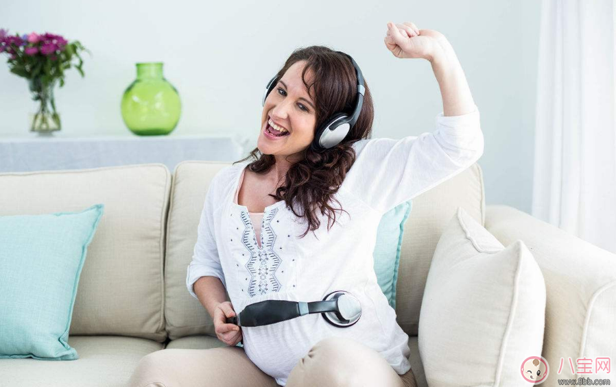 懷孕期間能不能K歌 孕期唱歌好不好 懷孕期間能不能K歌 孕期唱歌好不好