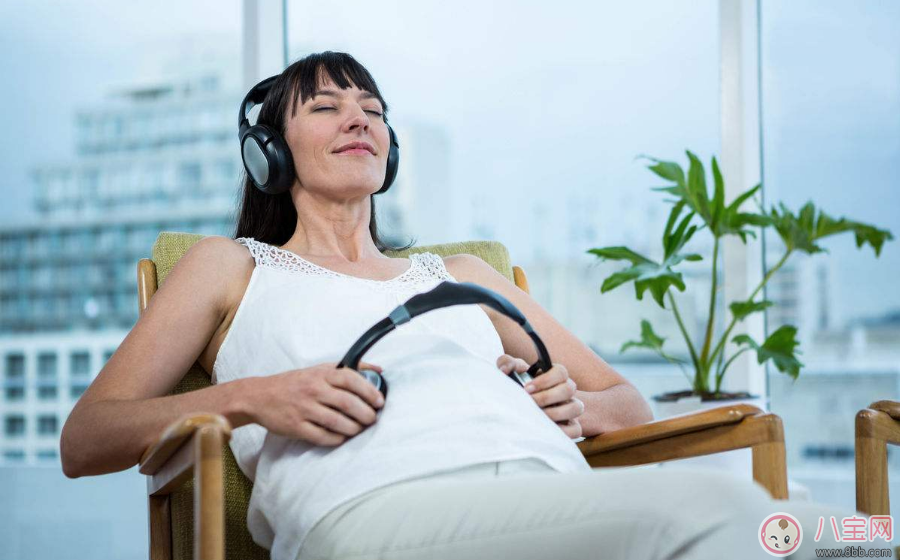 懷孕期間能不能K歌 孕期唱歌好不好 懷孕期間能不能K歌 孕期唱歌好不好