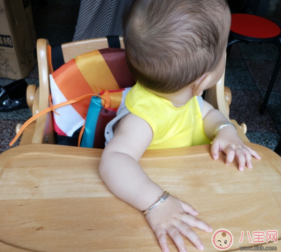 貝嬌寶寶餐椅怎么樣 貝嬌實木帶輪子餐椅好用嗎