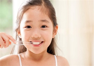 如何正確的給孩子刷牙 2-6歲孩子刷牙技巧