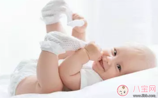 春天寶寶喜歡光腳好不好 什么時候可以讓寶寶光腳走路 春天寶寶喜歡光腳好不好 什么時候可以讓寶寶光腳走路
