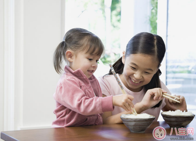 孩子吃飯拖拖拉拉怎么辦 為什么孩子吃飯總愛拖拖拉拉