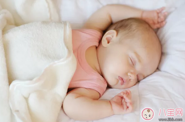寶寶睡覺歪脖子怎么辦 新生兒斜頸和睡覺姿勢有關系嗎