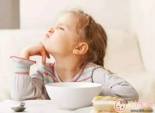 寶寶幾歲能吃大人的飯菜 寶寶太早吃大人飯有哪些影響