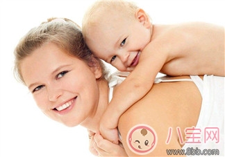 寶寶老是嗆奶是怎么回事 嬰兒嗆奶后的急救處理