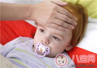 嬰兒發燒如何退燒 寶寶哪些癥狀應及時送醫院 嬰兒發燒如何退燒 寶寶哪些癥狀應及時送醫院
