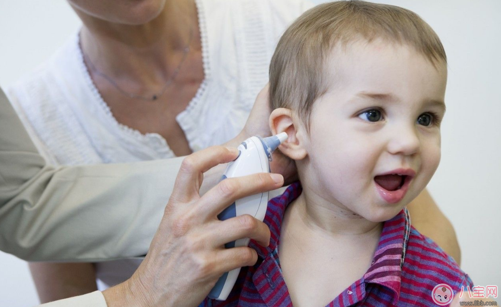 嬰兒發燒如何退燒 寶寶哪些癥狀應及時送醫院 嬰兒發燒如何退燒 寶寶哪些癥狀應及時送醫院