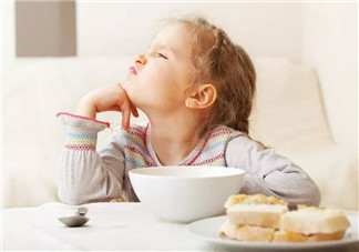 孩子吃飯總是坐不住怎么辦 怎樣讓寶寶乖乖吃飯