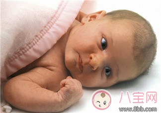 新生兒一天尿幾次正常 為什么寶寶會有很多次小便呢