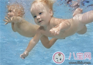新生兒游泳好不好 新生兒學游泳有哪些好處