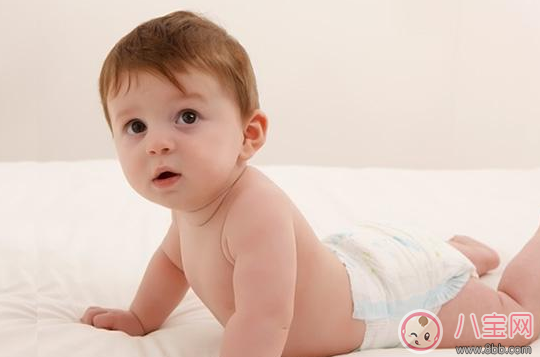 寶寶晚上紙尿褲多久換一次最好 紙尿褲是尿一次就要換嗎 寶寶晚上紙尿褲多久換一次最好 紙尿褲是尿一次就要換嗎