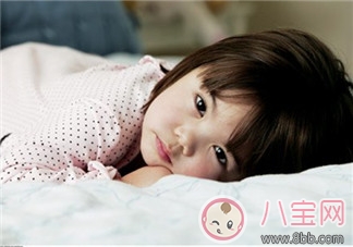 孩子特別怕黑怎么辦 小孩怕黑要怎么鼓勵他