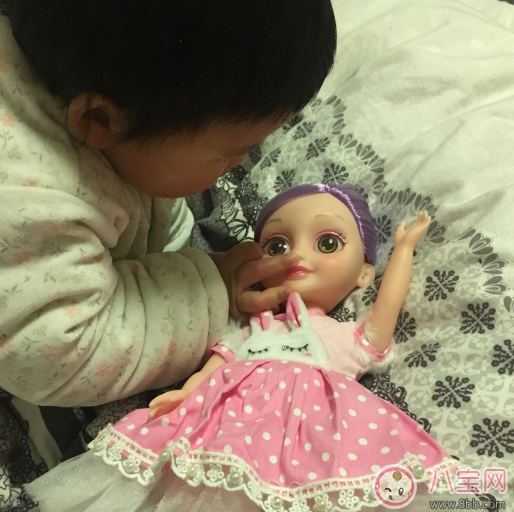 喜之寶智能娃娃怎么樣 喜之寶會說話走路的智能娃娃好用嗎