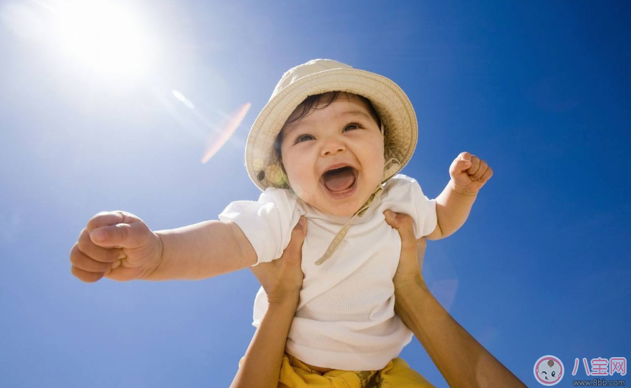 哪些是寶寶防曬重點 如何幫寶寶穿著防護衣 哪些是寶寶防曬重點 如何幫寶寶穿著防護衣