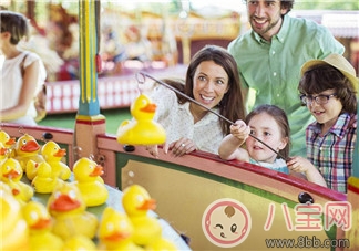 孩子去游樂場怎么保障安全 帶孩子去游樂園要注意什么 孩子去游樂場怎么保障安全 帶孩子去游樂園要注意什么