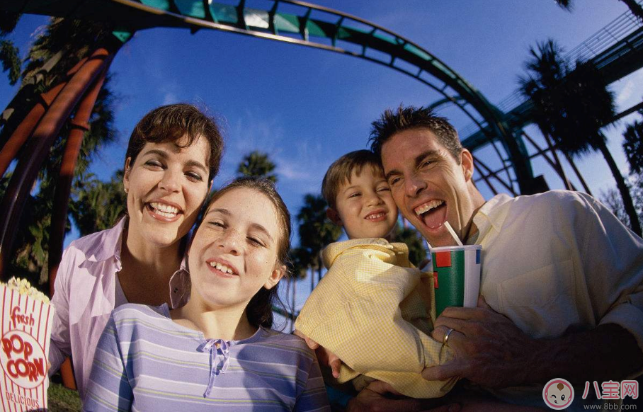 孩子去游樂場怎么保障安全 帶孩子去游樂園要注意什么 孩子去游樂場怎么保障安全 帶孩子去游樂園要注意什么