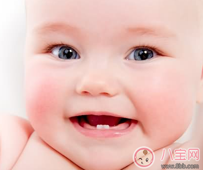 曬寶寶長牙的心情說說 寶寶長牙了興奮的說說朋友圈配圖