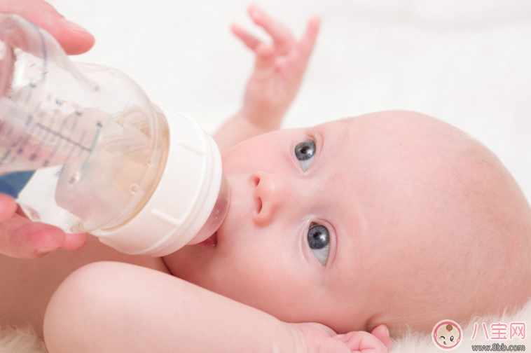 新生兒多久喂一次奶 新生寶寶吃奶的間隔時間